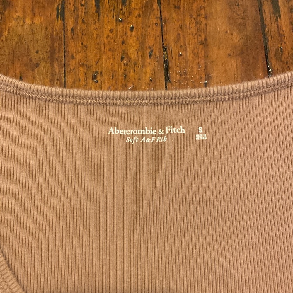 Abercrombie & Fitch. Soft A&F Ribbed Bodysuit. Size Small. - Picture 4 of 4